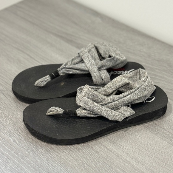 Skechers Yoga Foam Gray Thong Cloth Women’s Sandals (Size 7) - Picture 1 of 7